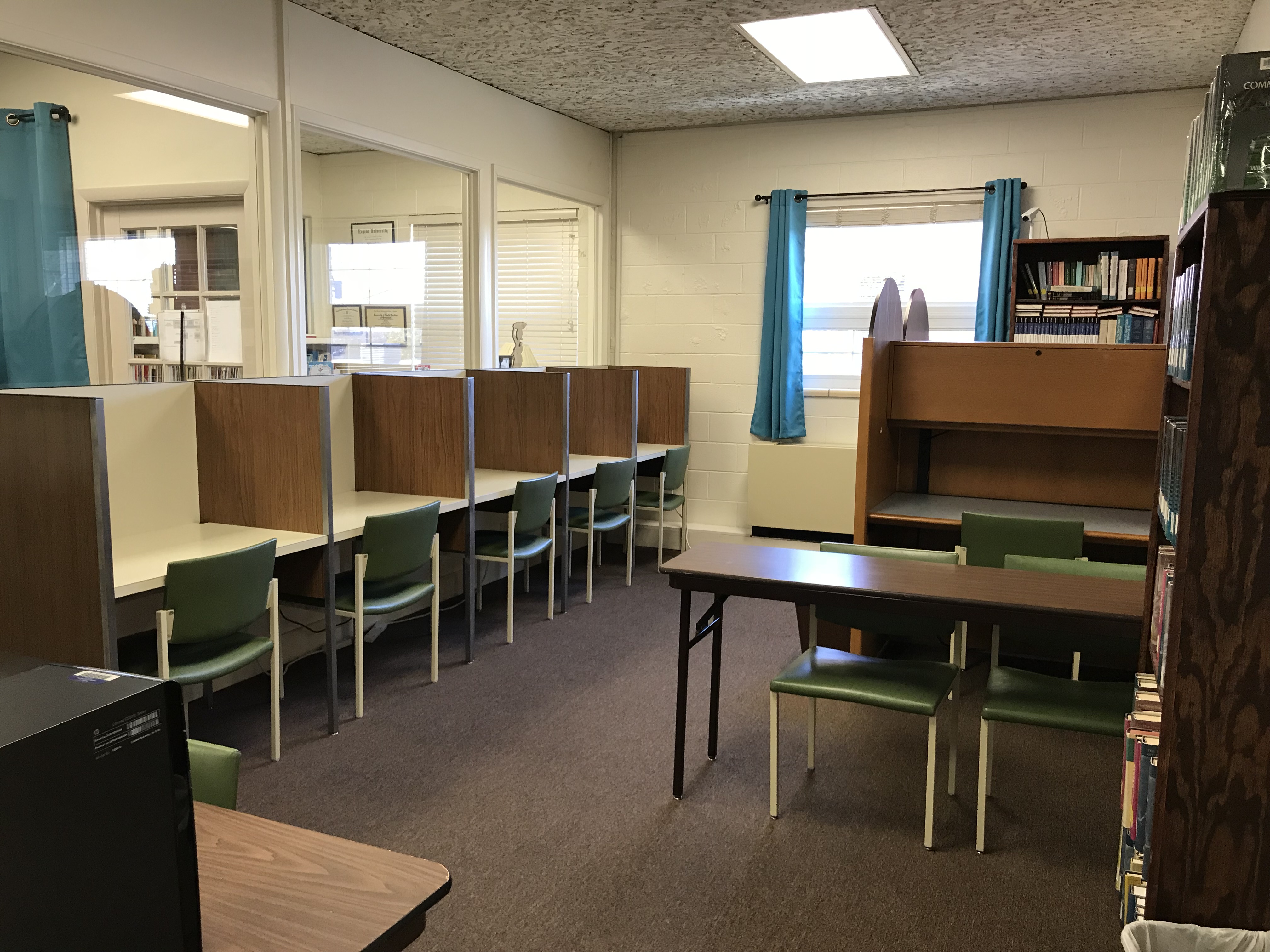 Library Silent Zone tables and cubicles